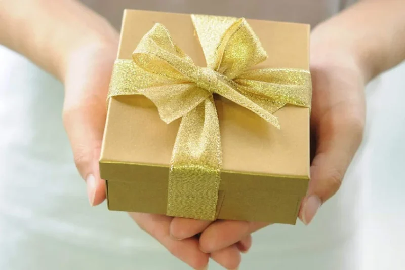 The Best Gifts for Travelers 2025-2026 (45+ Great Gift Ideas)