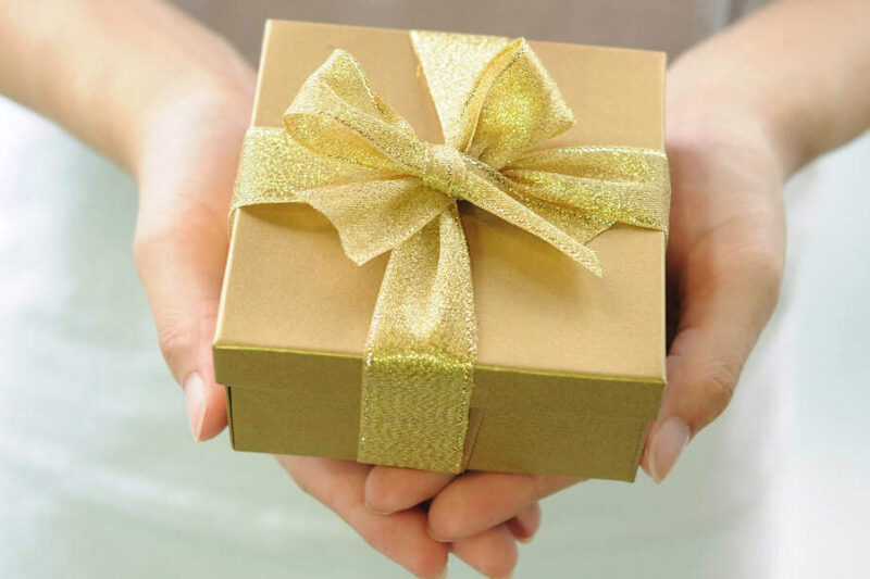 The Best Gifts for Travelers 2025-2026 (45+ Great Gift Ideas)