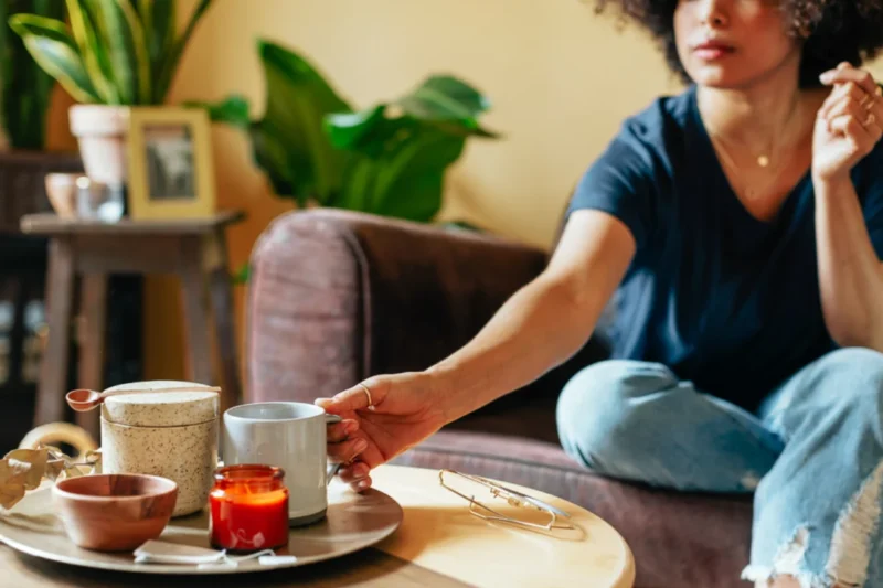 The Longevity Secret in Your Mug: How Midlife Coffee and Tea Habits Shape 70s Mobility